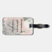 kunstflorale achtergrond met lichtroze bagagelabel (Achterkant horizontaal)