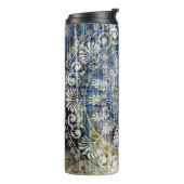 kunstgrunge  getextureerde achtergrond met tradit thermosbeker (Gedraaid links)