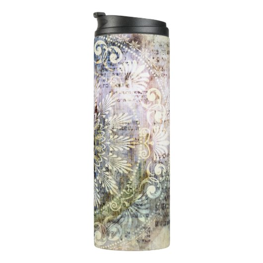 kunstgrunge  getextureerde achtergrond met tradit thermosbeker (Geroteerd rechts)