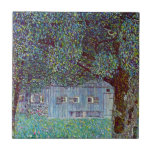 Kunsthuis in Opper-Oostenrijk door Gustav Klimt Tegeltje<br><div class="desc">Farmhouse in Upper Austria (1912) door Gustav Klimt is een Victoriaans Era symboliek fijn kunstschilderij. Een natuur scène met bomen en een bloesem met een schuur op een boerderij. De grote houten constructie heeft ramen. Over de kunstenaar: Gustav Klimt (1862-1918) was een Oostenrijkse symbolistische schilder en een van de meest...</div>
