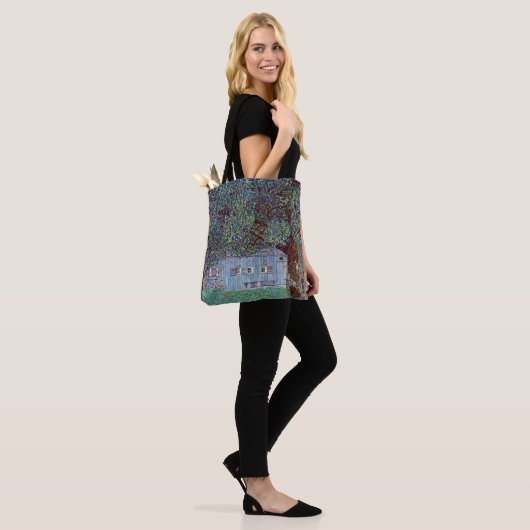 Kunsthuis in Opper-Oostenrijk door Gustav Klimt Tote Bag (Op model)