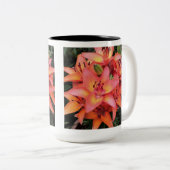 Kunstkoraal met gekleurde tuinlilies tweekleurige koffiemok (Voorkant rechts)