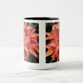 Kunstkoraal met gekleurde tuinlilies tweekleurige koffiemok (Center)