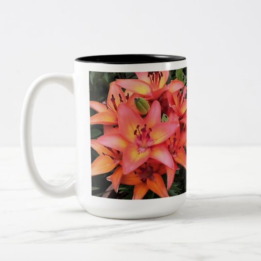 Kunstkoraal met gekleurde tuinlilies tweekleurige koffiemok (Links)