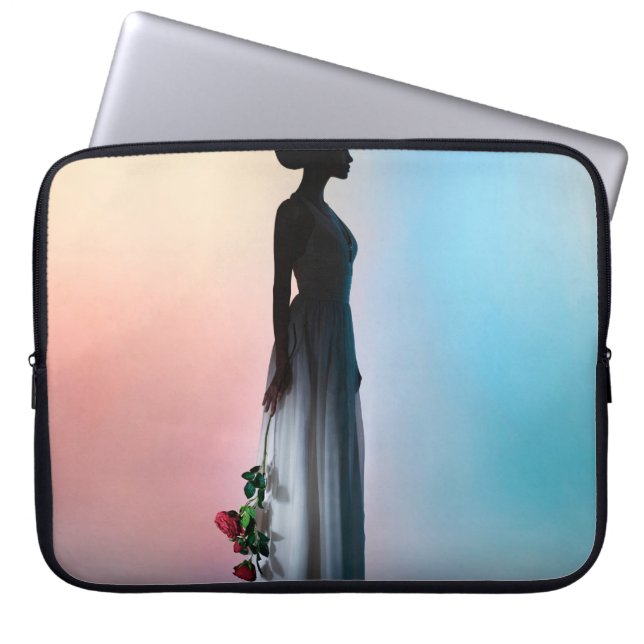 Kunstmatige mode studio foto van prachtige elegant laptop sleeve (Voorkant)