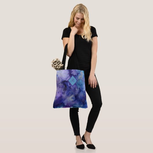 Kunstmatige Waterverf in Purples and Blues Tote Bag (Op model)
