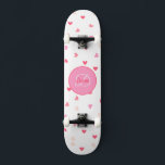 Kunstmeisjes Skateboard monogram & naam<br><div class="desc">Maak van dit Skateboard van het Meisje van het Hart met Monogram & noem uw door jouw tekst toe te voegen. Als u toegang wilt krijgen tot geavanceerde bewerkingsgereedschappen, gaat u naar "Deze sjabloon aanpassen" en klikt u op "Details", scrolt u naar beneden en drukt u op de link "Klik...</div>