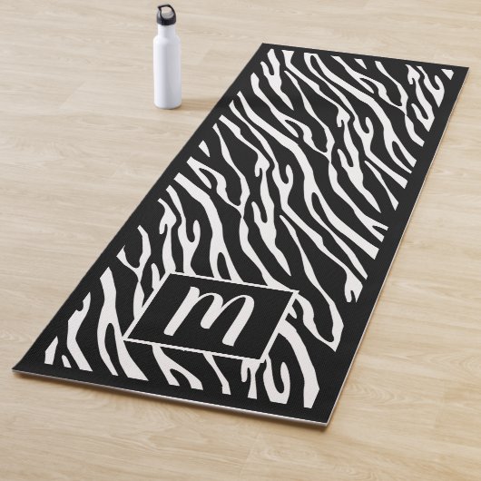 Kunstpatroon aangepaste monogram met Zebra Stripes Yogamat (In situ)