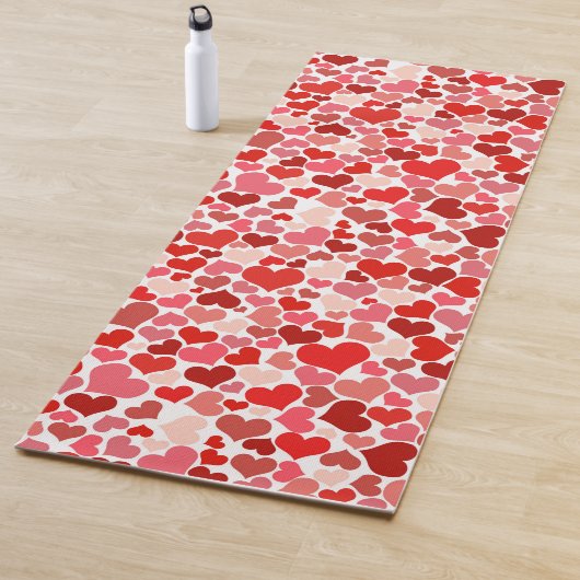Kunstpatroon, rode harten, liefde yogamat (In situ)
