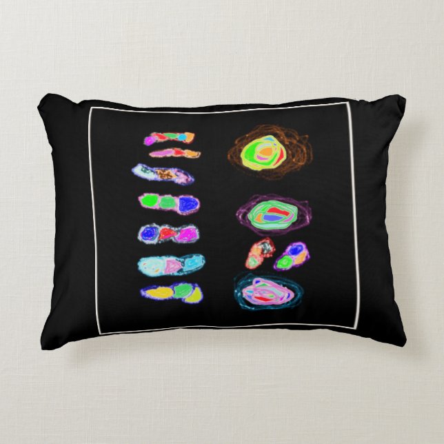 Kunstpufjes en -boeien op een zwarte achtergrond accent kussen (Voorkant)