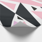 Kunstroze zwarte abstracte driehoeken patroon cadeaupapier (Hoek)
