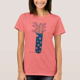 Kunstschildpad: gepotte vaas en blauwe gordels t-shirt