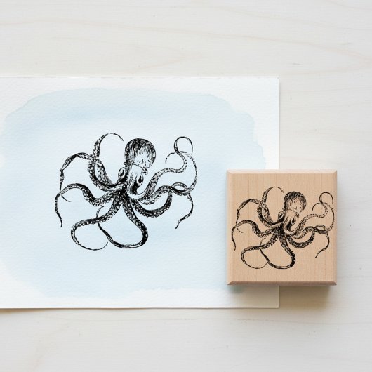 Kunststempel van hout met gegraveerde octopus in v rubberstempel