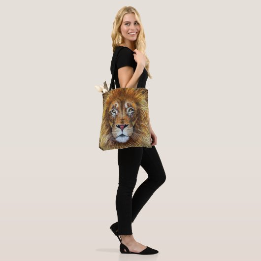 Kunststof leeuw. Tote bag (Op model)