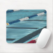 Kunststofscheiders in een zwembad muismat (Met muis)