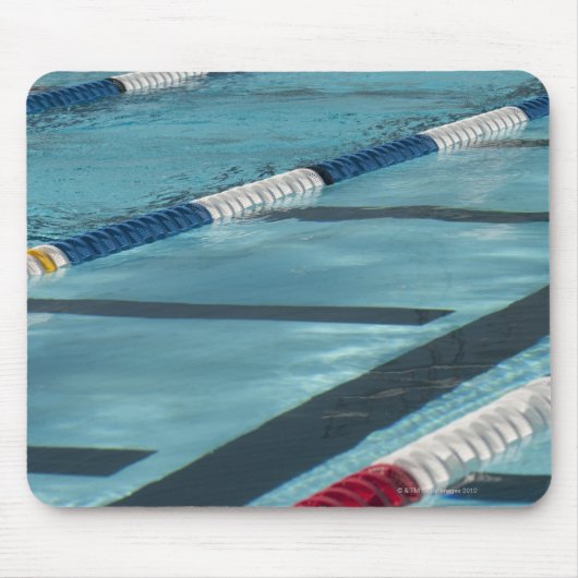 Kunststofscheiders in een zwembad muismat (Voorkant)