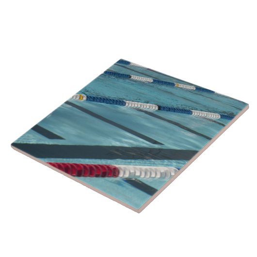 Kunststofscheiders in een zwembad tegeltje (Zijkant)