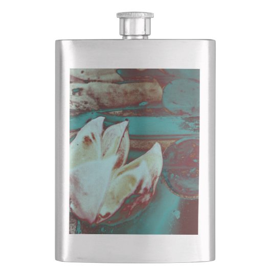 Kunstwater Lilly in Red en Blue Heupfles (Voorkant)