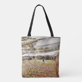 Kunstwerk van Eric Ravilious, Aardbeiennetten Tote Bag (Achterkant)