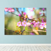 Kunstzinnige roze kersenbloesem in de kersentuin canvas afdruk (Insitu (Houten vloer))