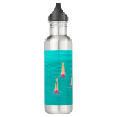 Kunstzwemmers die zwemmen onder de waterzwempartij waterfles (Links)