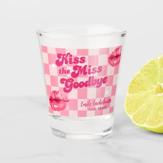 Kus de juffrouw gedag vrijgezellenfeest partij shot glas (Voorkant)