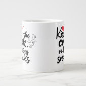 '''KUS DE KOK'' TYPOGRAFIE CITAA GROTE KOFFIEKOP (Voorkant)