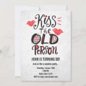 Kus de Oude Persoon! Birthday Party Invitation Kaart (Voorkant)
