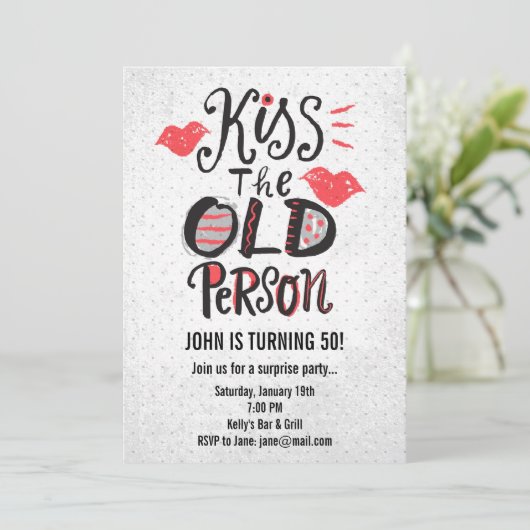 Kus de Oude Persoon! Birthday Party Invitation Kaart (Staand voorkant)