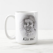 Kus me! - Bleistiftzeichnung Koffiemok (Links)