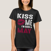 Kus me dat ik geboren ben in Mei Dag T Shirt (Voorkant)
