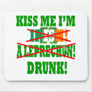 Kus me dat ik Iers ben, een leprechaun, drink! Muismat