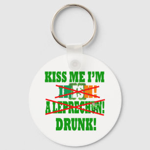Kus me dat ik Iers ben, een leprechaun, drink! Sleutelhanger
