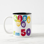 Kus me Ik ben 50 T-shirts en cadeautjes Tweekleurige Koffiemok (Links)