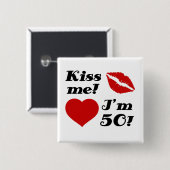 Kus me, ik ben 50! vierkante button 5,1 cm (Voorkant /achterkant)