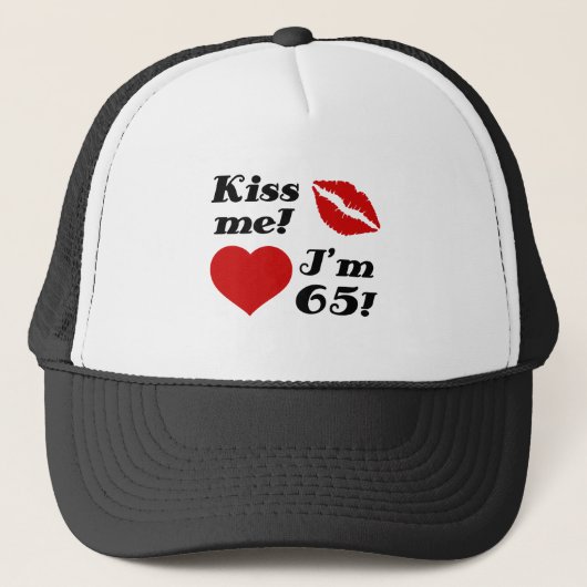 Kus me, ik ben 65! trucker pet (Voorkant)