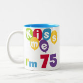 Kus me Ik ben 75 T-shirts en cadeautjes Tweekleurige Koffiemok (Links)