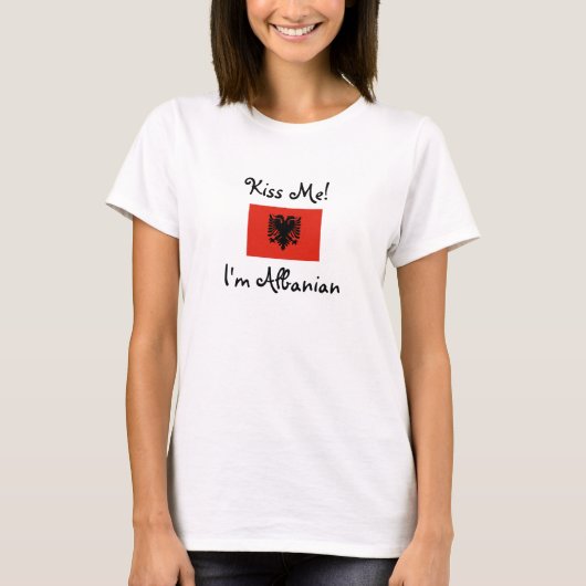 Kus me! Ik ben Albanees T-shirt (Voorkant)