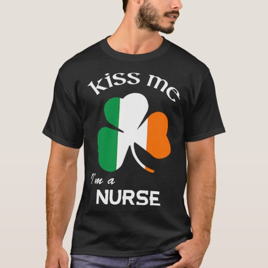 Kus me Ik ben een verpleegster Shamrock medisch as T-shirt (Voorkant)