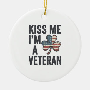 Kus Me Ik Ben Een Veteranen Klaver Vintage T-Shirt Keramisch Ornament
