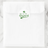 KUS ME IK BEN GAYRISH RONDE STICKER (Tas)