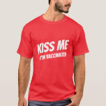 Kus me ik ben gevaccineerd Modern Cute Funny Quote T-shirt<br><div class="desc">"Kus me ik ben gevaccineerd" in moderne,  schattige en eenvoudige sans-typografie</div>