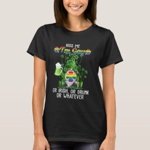 Kus Me Ik Ben Homo Of Iers, Of Dronken Of Wat Ook  T-shirt