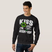 Kus Me Ik ben Iers Ish St. Patrick's Day Grappig 4 Trui (Voorkant volledig)