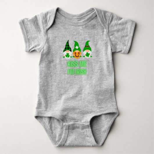 Kus Me Ik Ben Iers St. Patrick's Day Kabouter Klav Romper (Voorkant)