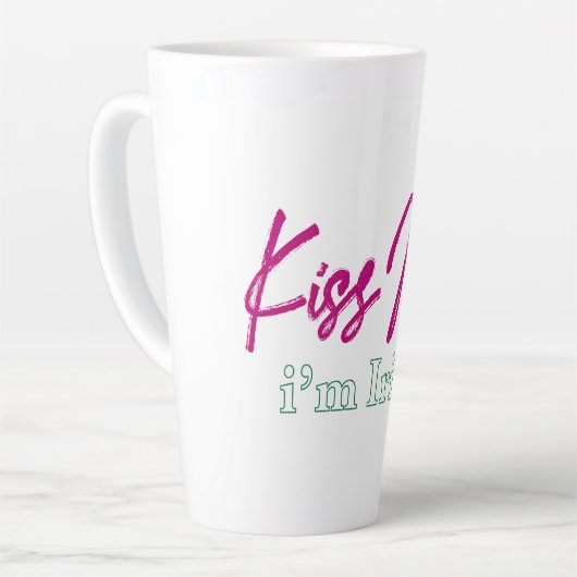 'Kus me, ik ben Iers' T-shirt Latte Mok (Linkerhoek)