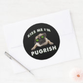 Kus me, ik ben Pugrish Ronde Sticker (Envelop)