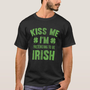 Kus me, ik doe alsof ik Iers ben T-shirt
