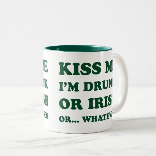 Kus me Im Drink of Iers Tweekleurige Koffiemok (Voorkant rechts)