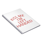 Kus me mijn linker-handbediende notitieboek (Rechterzijde)